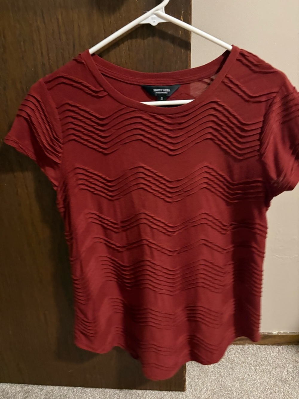 Simply Vera Vera Wang Burgundy Wave-Textured Short Sleeve Top